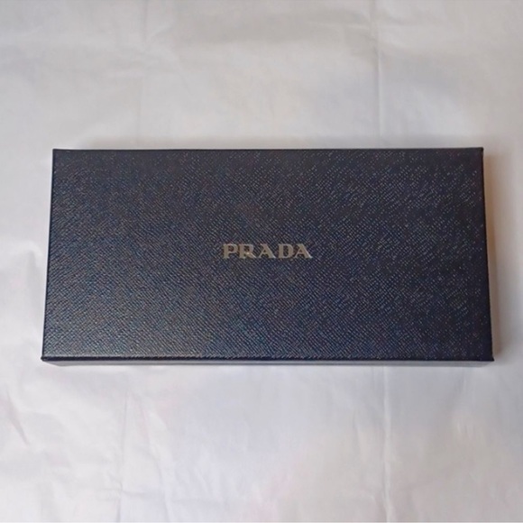 Authentic Prada Wallet With Box - Picture 8 of 10